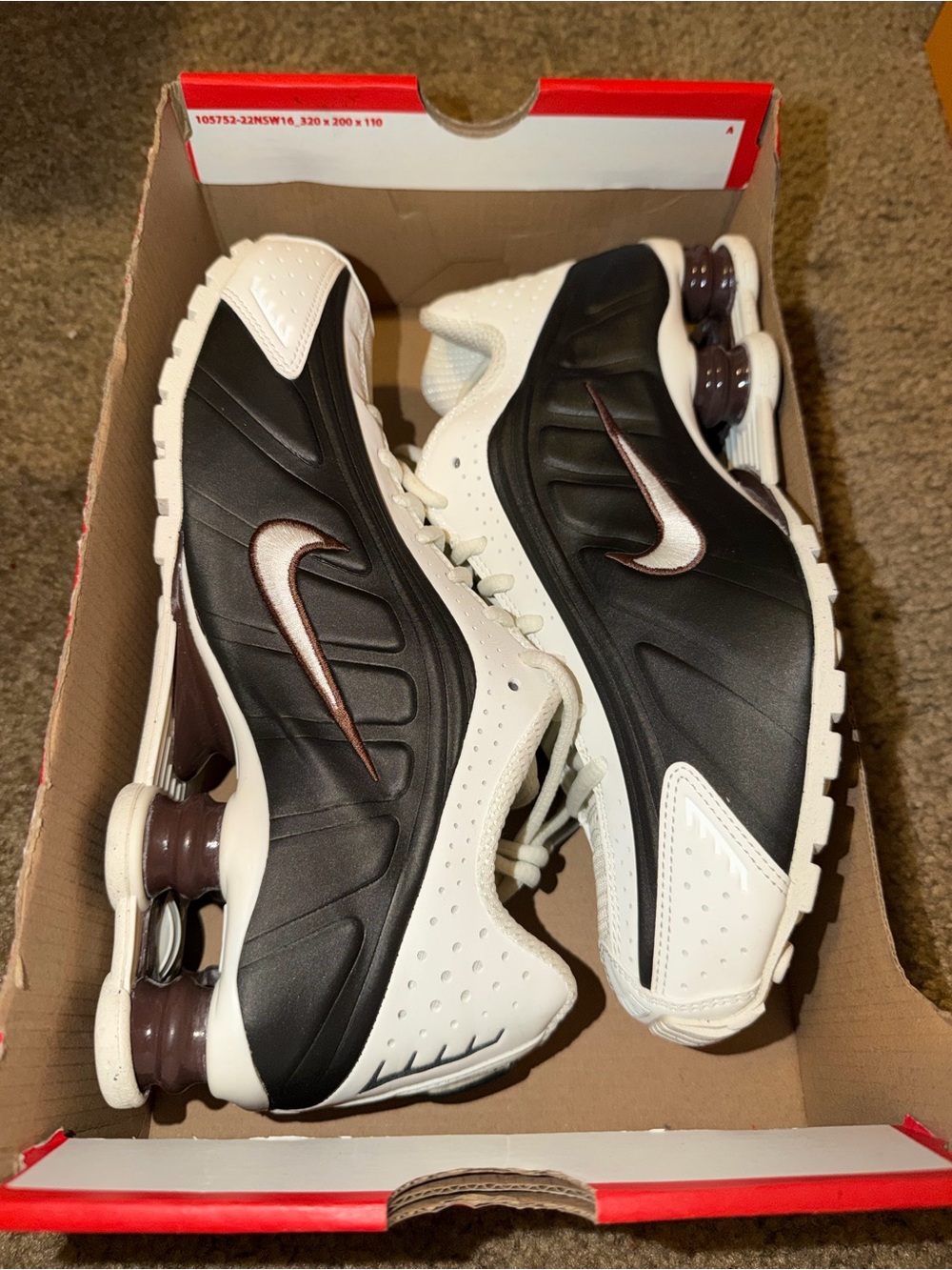 Nike Women Black, White & Metallic Brown Running Sneakers